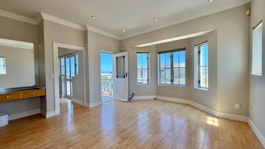 5 Bedroom Property for Sale in Greenways Golf Estate Western Cape